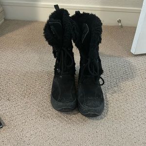 The North Face Women’s mid-calf waterproof snow boots